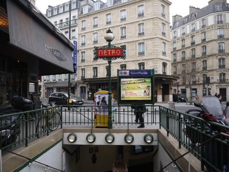 Entrance to mero station Saint-Placide